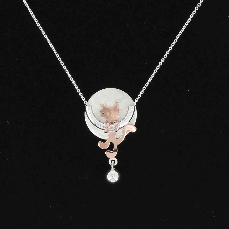 Collier avec pendentif en forme de chat endormi pour les amoureux des