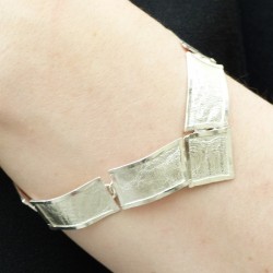 Bracelet en argent fripé forme triangulaire