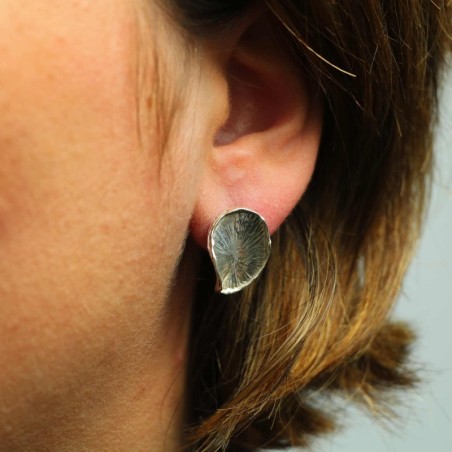Boucles d'oreilles en argent feuilles striées et pliées